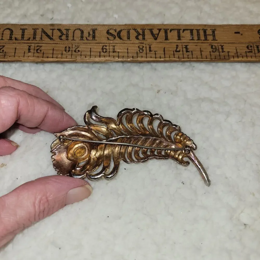 Vintage Peacock‎ Feather Brooch Gold Tone Rhinestone Pin Black Faceted Stone 3